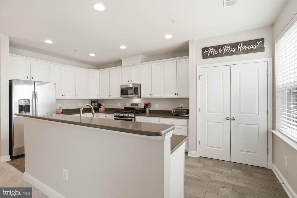 Image 15 of property listing at 1717 FIELDSTONE CT, Hanover, MD 21076