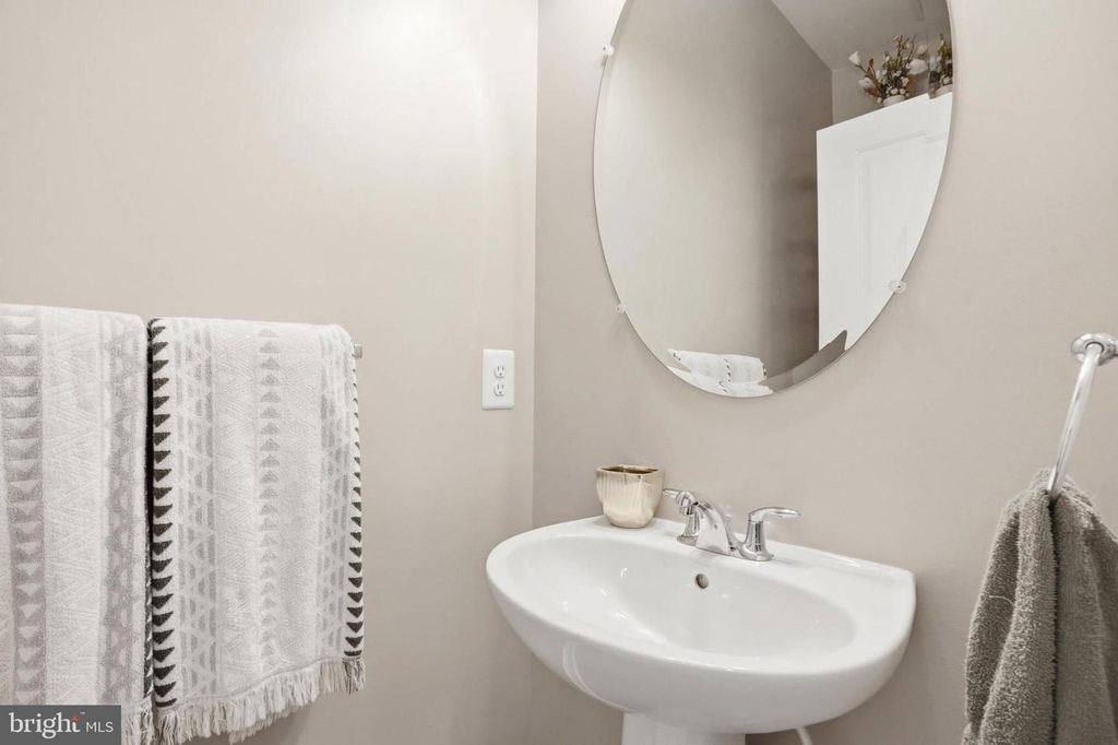 Image 18 of property listing at 1717 FIELDSTONE CT, Hanover, MD 21076