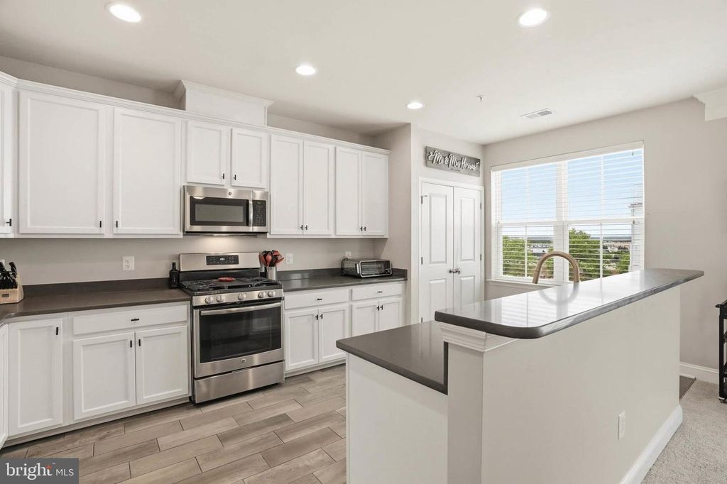 Image 5 of property listing at 1717 FIELDSTONE CT, Hanover, MD 21076