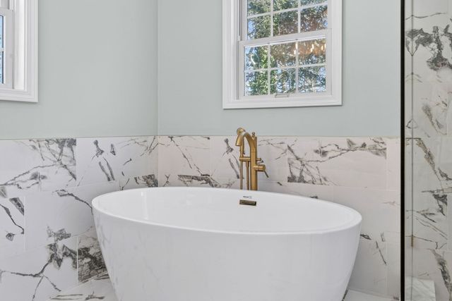 159 Pine St, Manchester, MA 01944