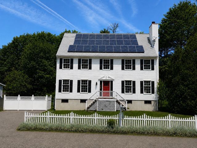 159 Pine St, Manchester, MA 01944