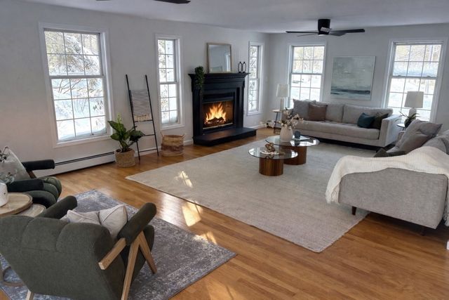 159 Pine St, Manchester, MA 01944