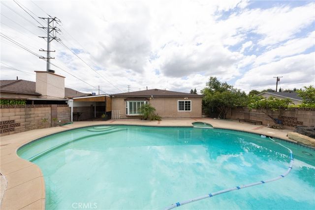 5563 N Fleetwell, Azusa, CA 91702