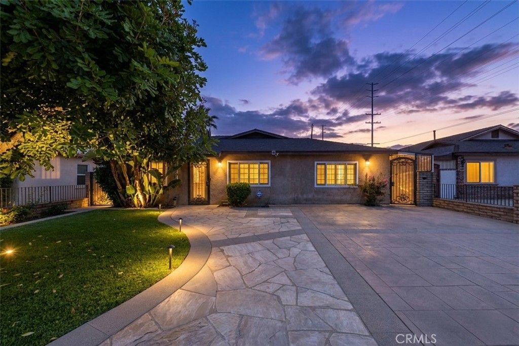 5563 N Fleetwell, Azusa, CA 91702