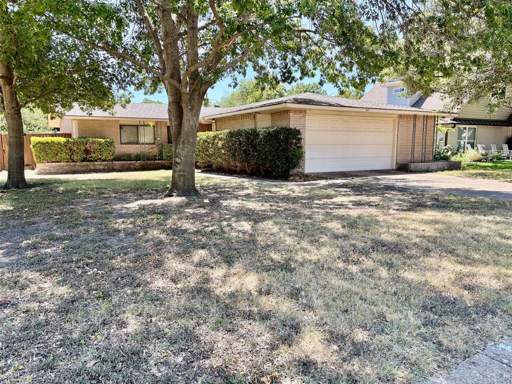 801 Kingswood Avenue, Richardson, TX 75080