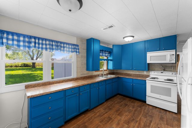 3906 Morton Drive, East Moline, IL 61244