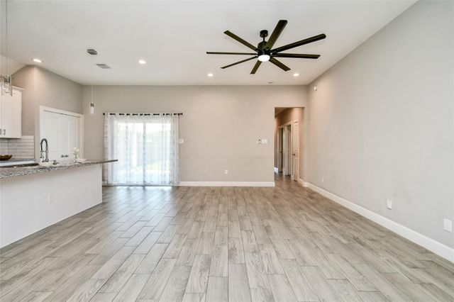 1507 5th Street, Hempstead, TX 77445