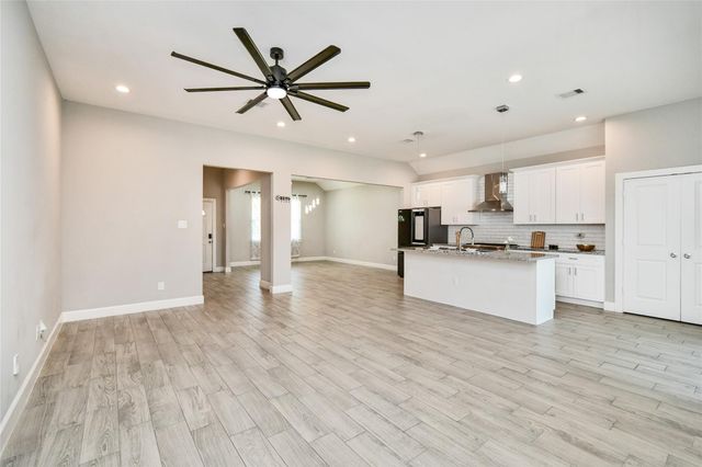 1507 5th Street, Hempstead, TX 77445