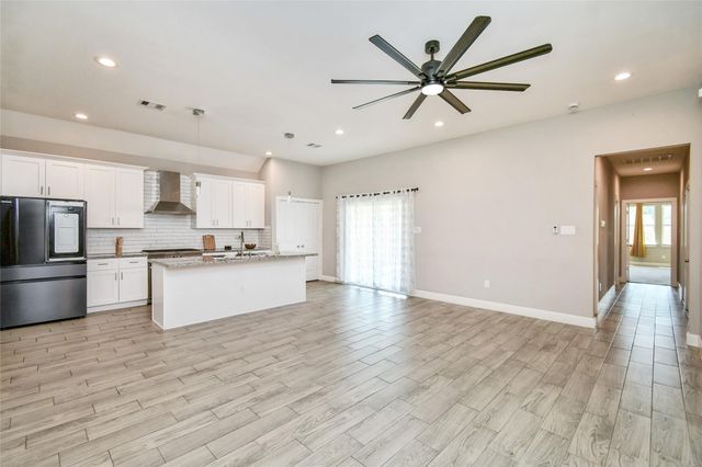 1507 5th Street, Hempstead, TX 77445