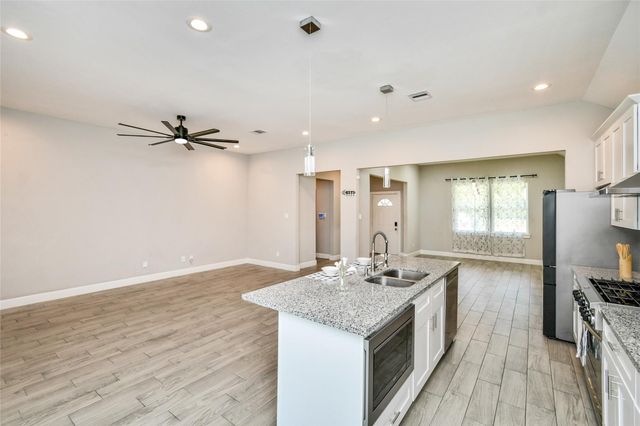 1507 5th Street, Hempstead, TX 77445