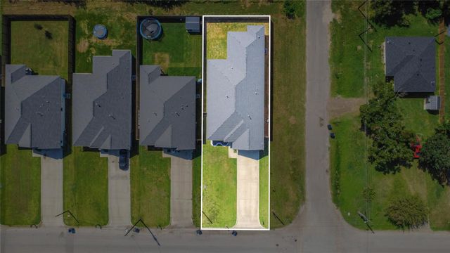 1507 5th Street, Hempstead, TX 77445