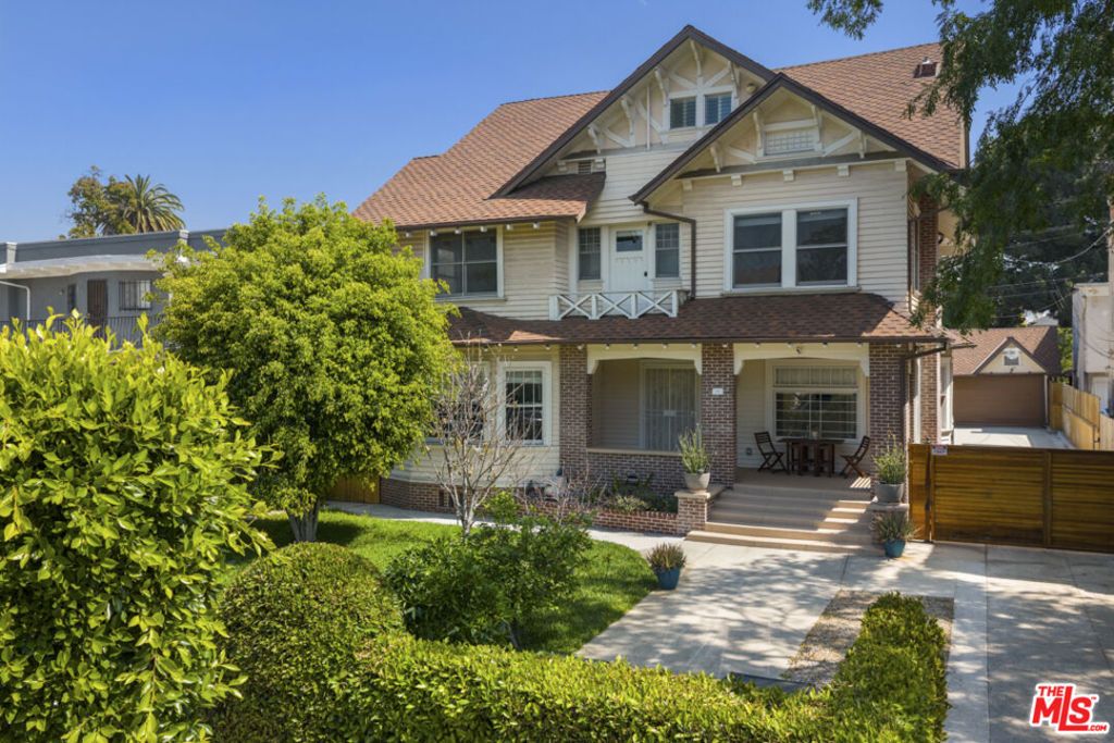 Image 1 of property listing at 1810 Westmoreland Boulevard, Los Angeles, CA 90006