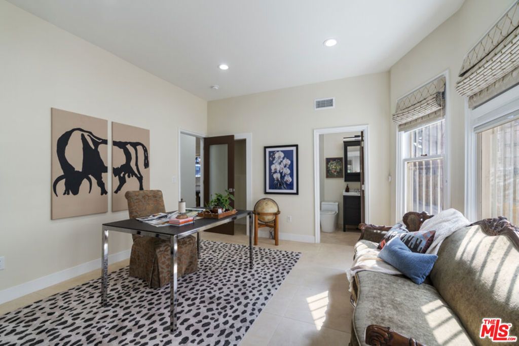 Image 12 of property listing at 1810 Westmoreland Boulevard, Los Angeles, CA 90006