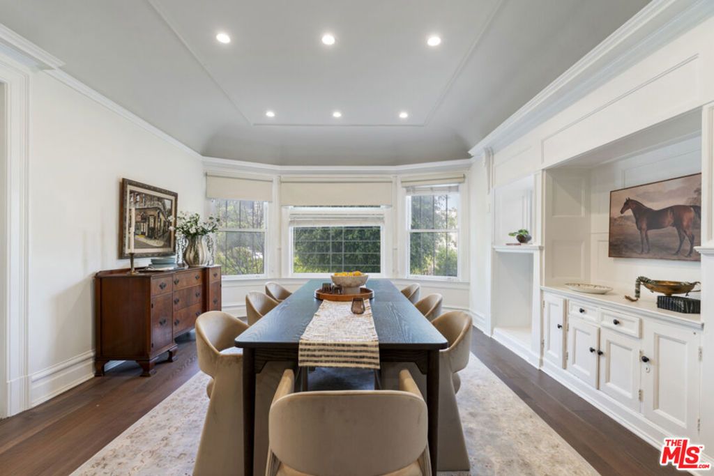 Image 14 of property listing at 1810 Westmoreland Boulevard, Los Angeles, CA 90006