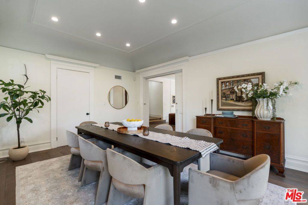Image 15 of property listing at 1810 Westmoreland Boulevard, Los Angeles, CA 90006