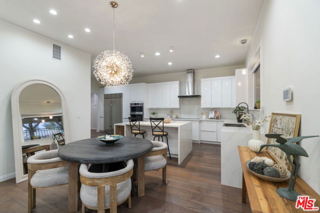 Image 19 of property listing at 1810 Westmoreland Boulevard, Los Angeles, CA 90006