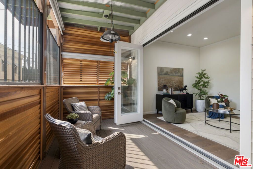Image 22 of property listing at 1810 Westmoreland Boulevard, Los Angeles, CA 90006