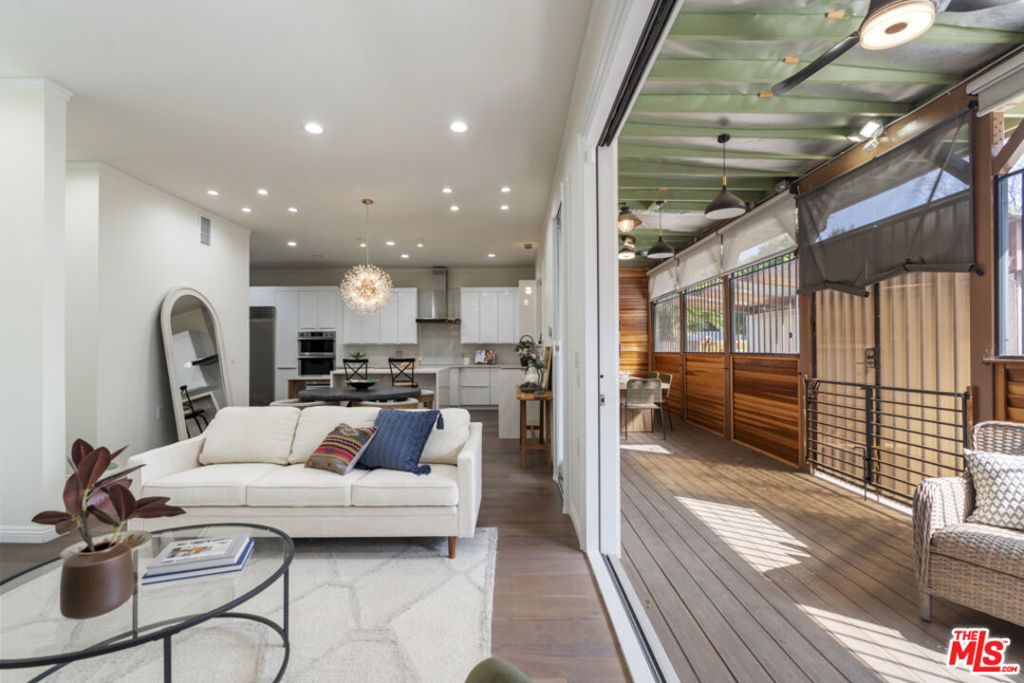 Image 23 of property listing at 1810 Westmoreland Boulevard, Los Angeles, CA 90006