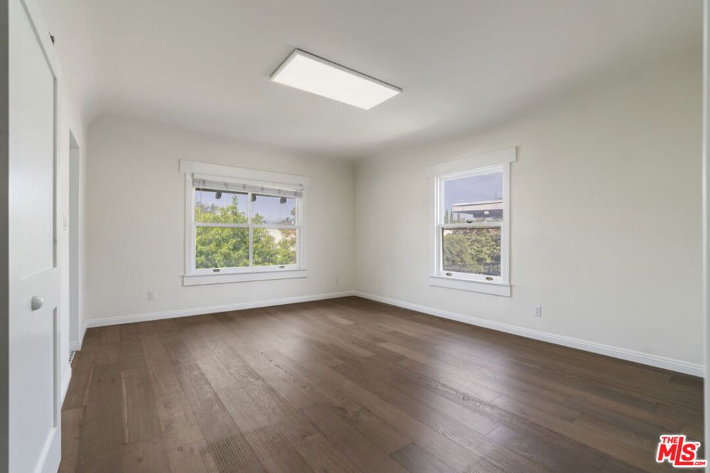 Image 25 of property listing at 1810 Westmoreland Boulevard, Los Angeles, CA 90006