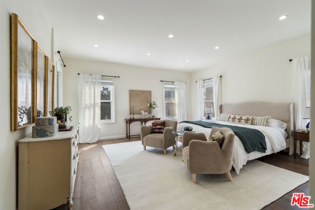 Image 28 of property listing at 1810 Westmoreland Boulevard, Los Angeles, CA 90006