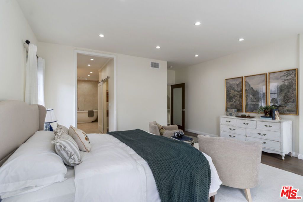Image 30 of property listing at 1810 Westmoreland Boulevard, Los Angeles, CA 90006