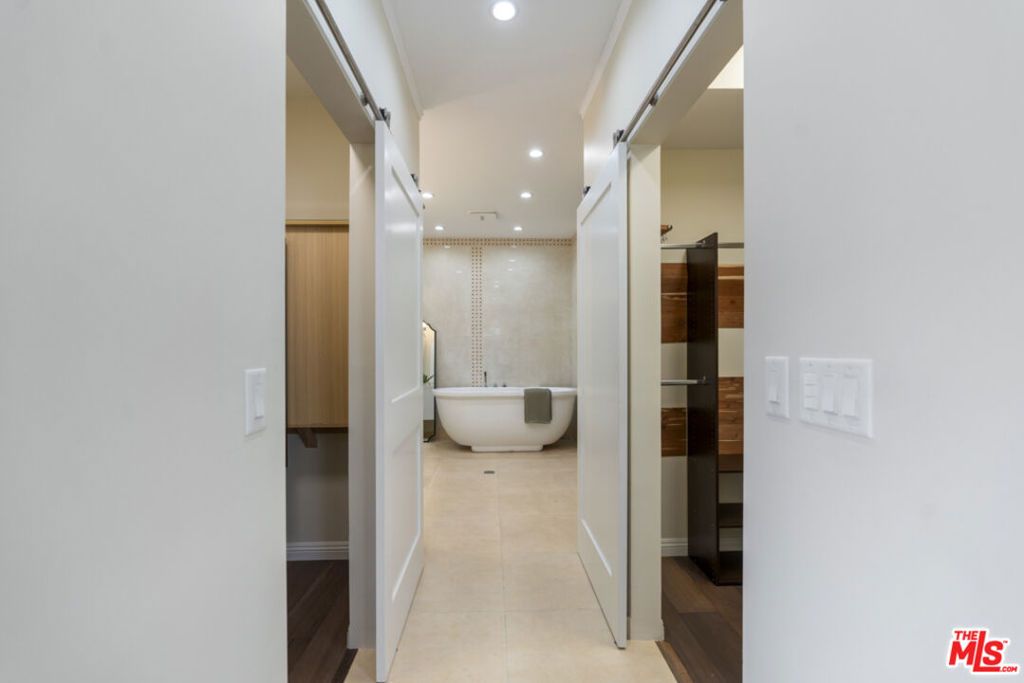 Image 31 of property listing at 1810 Westmoreland Boulevard, Los Angeles, CA 90006