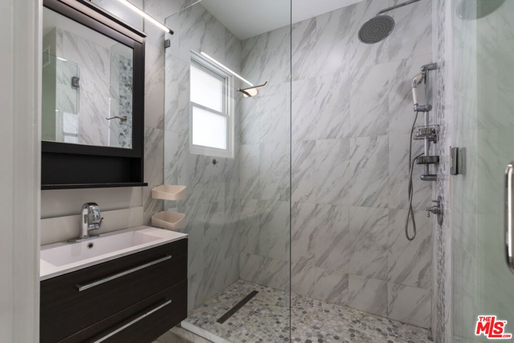 Image 35 of property listing at 1810 Westmoreland Boulevard, Los Angeles, CA 90006