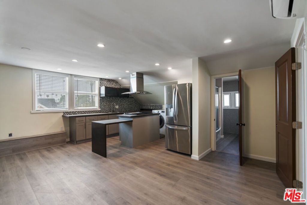 Image 37 of property listing at 1810 Westmoreland Boulevard, Los Angeles, CA 90006
