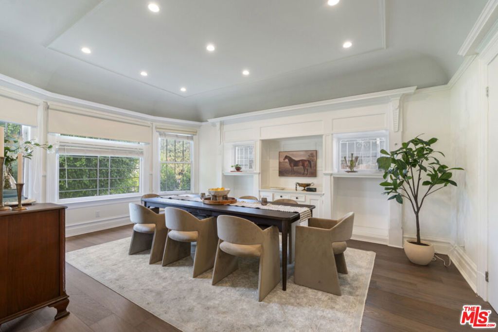 Image 5 of property listing at 1810 Westmoreland Boulevard, Los Angeles, CA 90006