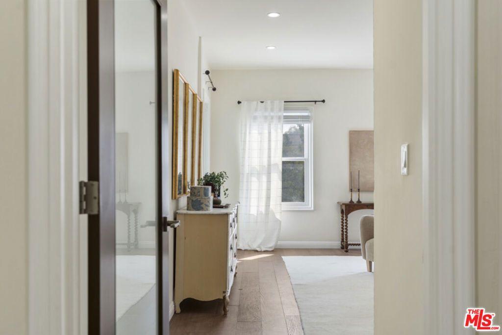 Image 7 of property listing at 1810 Westmoreland Boulevard, Los Angeles, CA 90006