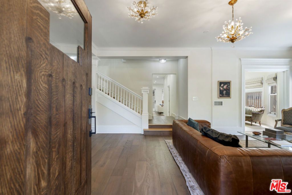 Image 8 of property listing at 1810 Westmoreland Boulevard, Los Angeles, CA 90006