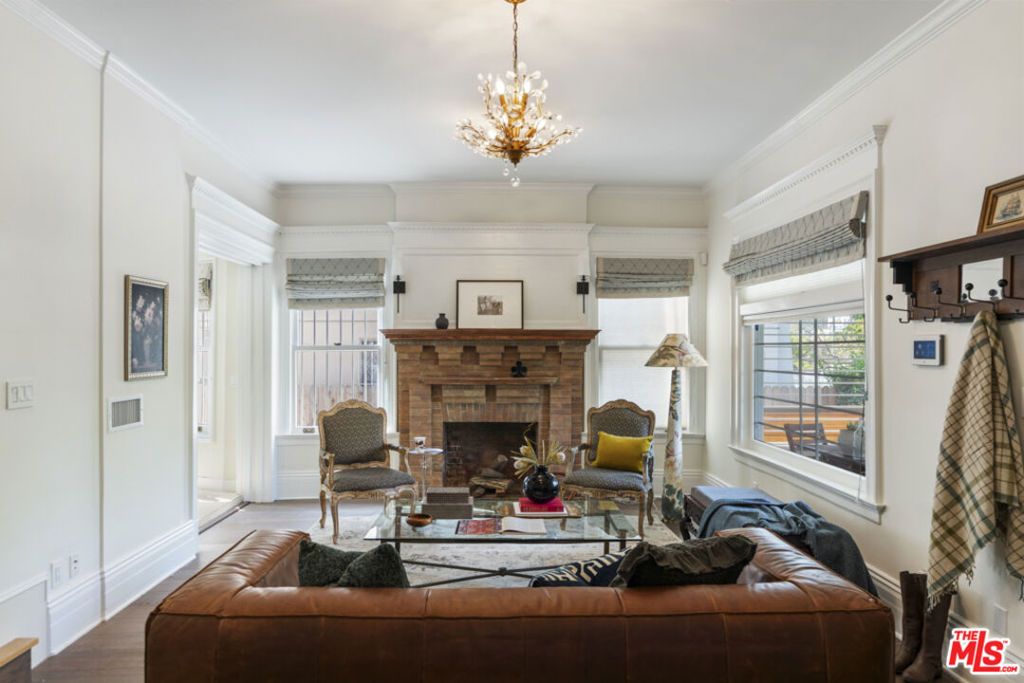 Image 9 of property listing at 1810 Westmoreland Boulevard, Los Angeles, CA 90006