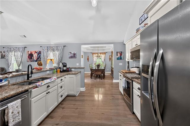 212 Burnt Hickory Lane SE, Calhoun, GA 30701