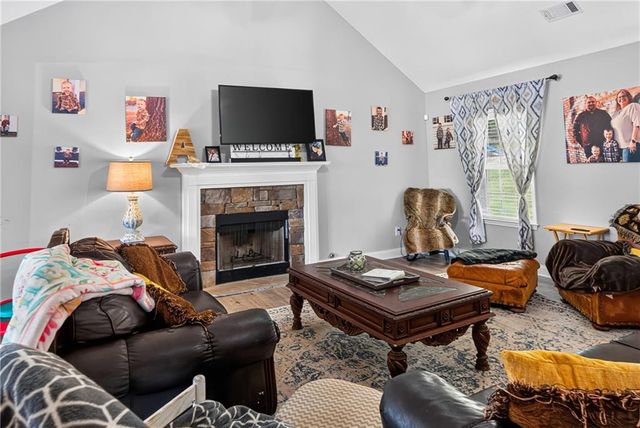 212 Burnt Hickory Lane SE, Calhoun, GA 30701