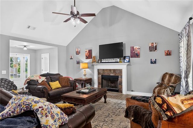 212 Burnt Hickory Lane SE, Calhoun, GA 30701