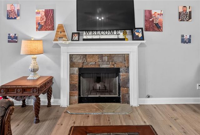 212 Burnt Hickory Lane SE, Calhoun, GA 30701