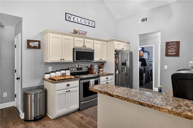 212 Burnt Hickory Lane SE, Calhoun, GA 30701