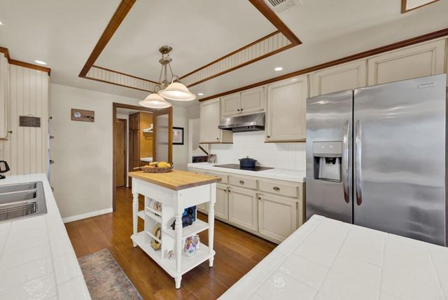 10353 Oak Ranch Lane, Escondido, CA 92026
