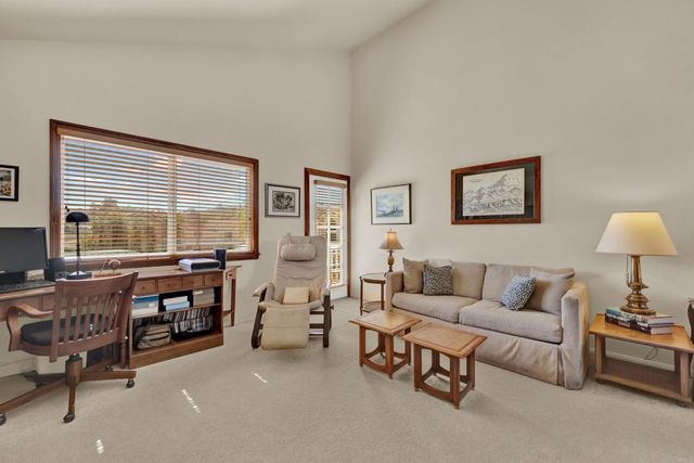 10353 Oak Ranch Lane, Escondido, CA 92026