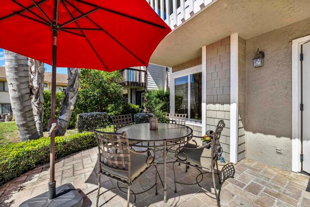 10353 Oak Ranch Lane, Escondido, CA 92026
