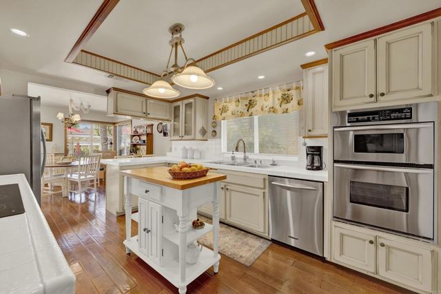 10353 Oak Ranch Lane, Escondido, CA 92026
