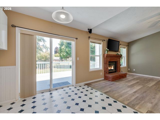 18918 HIGHLAND Dr, Oregon City, OR 97045
