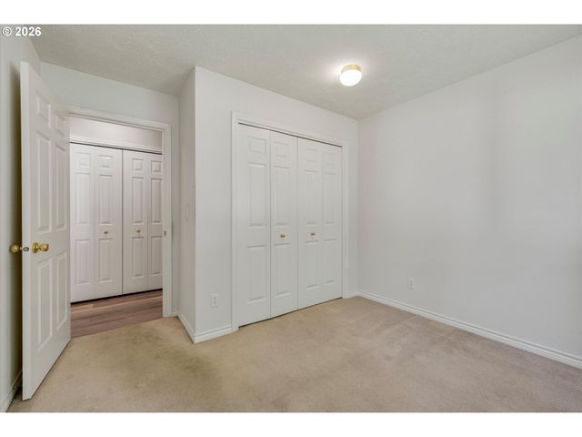 18918 HIGHLAND Dr, Oregon City, OR 97045