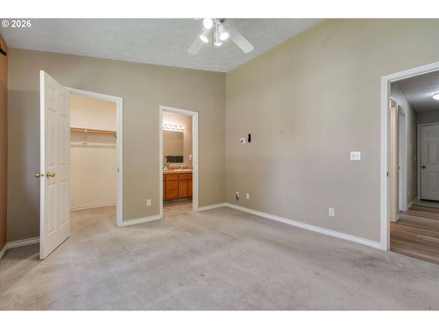 18918 HIGHLAND Dr, Oregon City, OR 97045