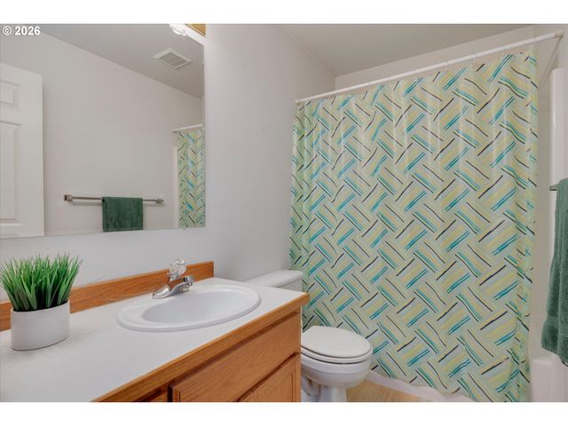 18918 HIGHLAND Dr, Oregon City, OR 97045