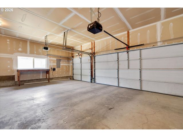 18918 HIGHLAND Dr, Oregon City, OR 97045