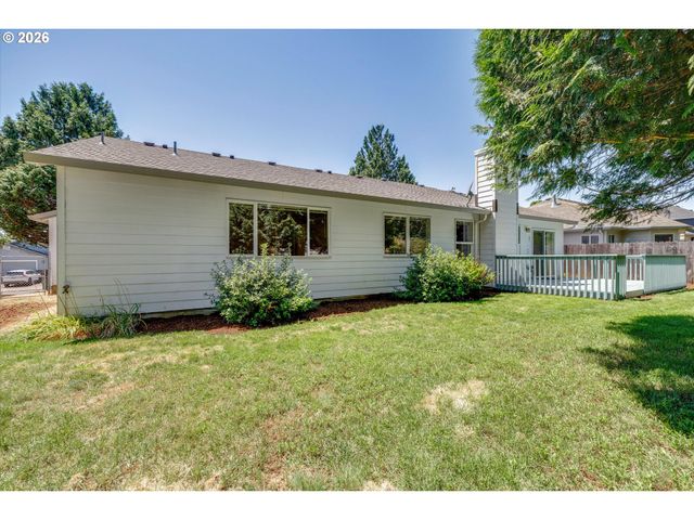 18918 HIGHLAND Dr, Oregon City, OR 97045