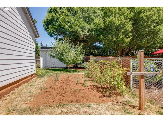 18918 HIGHLAND Dr, Oregon City, OR 97045