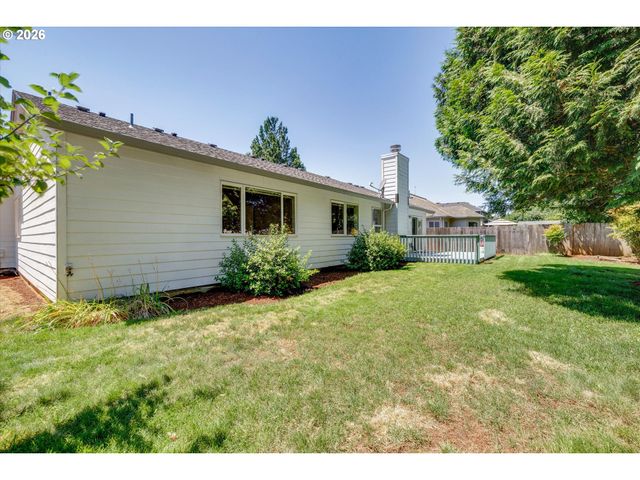 18918 HIGHLAND Dr, Oregon City, OR 97045