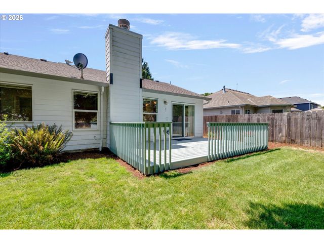 18918 HIGHLAND Dr, Oregon City, OR 97045